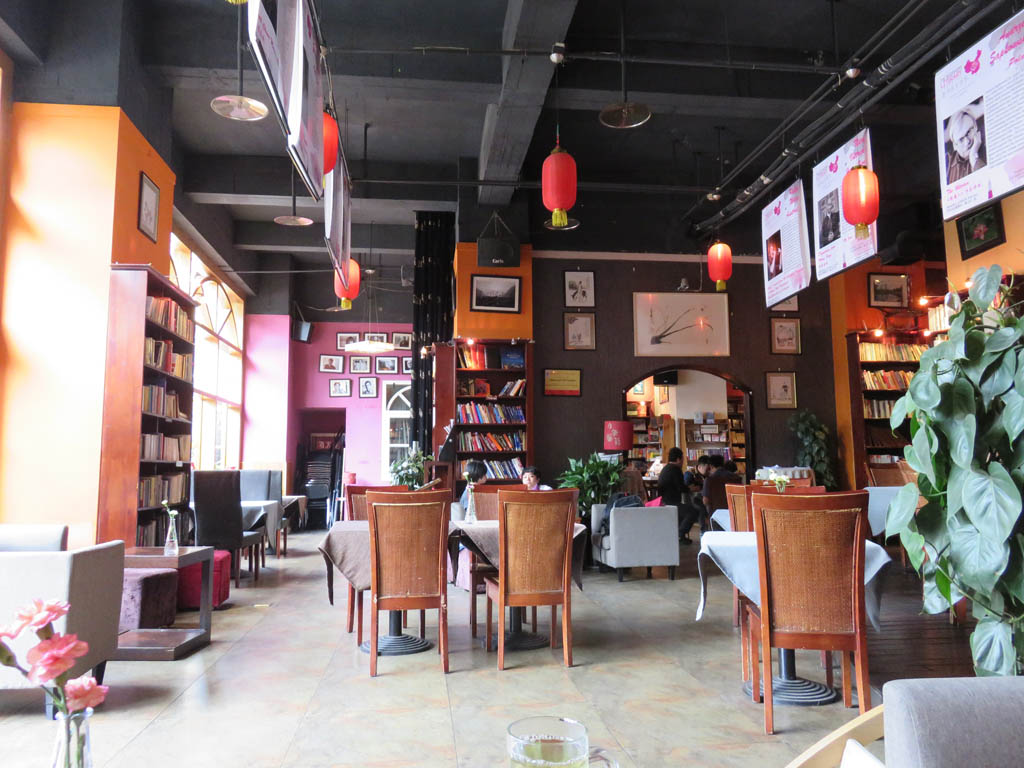 Café The Bookworm