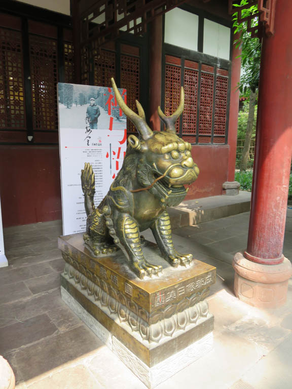Temple Wenshu - un lion gardien stylisé