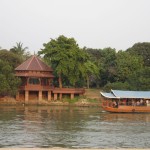 Bateau sur la rivière