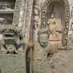 Temple Wat Arun - statues en bas des escaliers