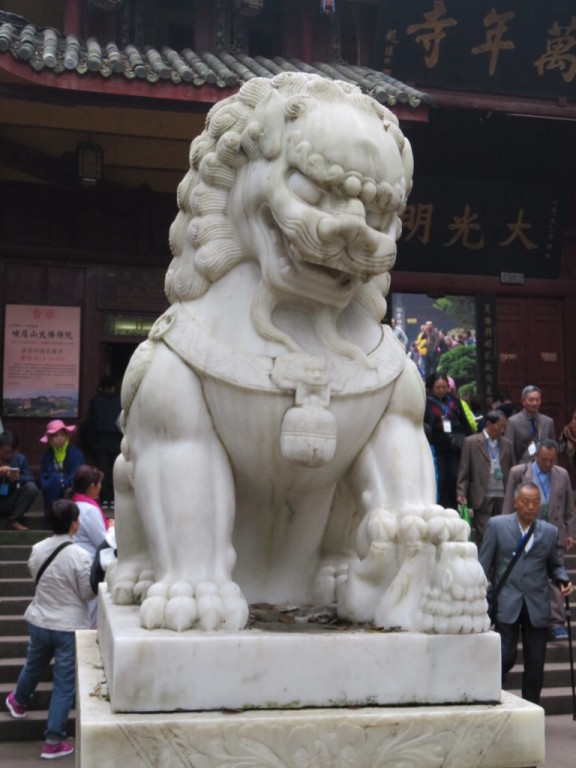 Mont Emei, lion gardien