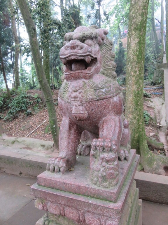 Mont Emei, lion gardien