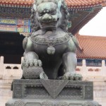 Lion avec un globe