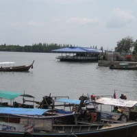 Bateaux sur la rivière Krabi