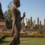 Bouddha marchant du temple Wat Sa Si